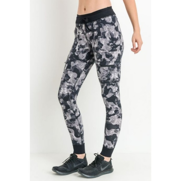 Monochrome Camo Print Cargo Skinny Joggers Hybrid - Picture 2 of 7